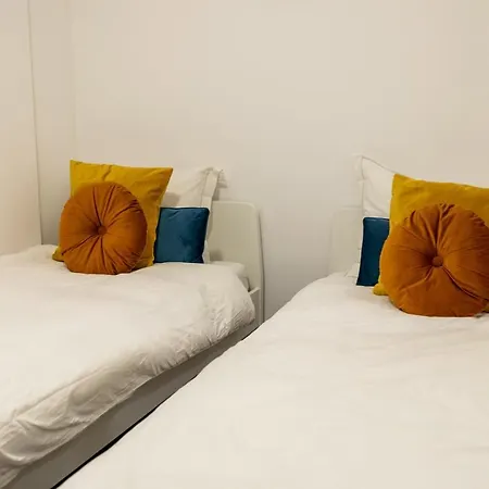 Luxury 100 M2 In Centre Of Apartment